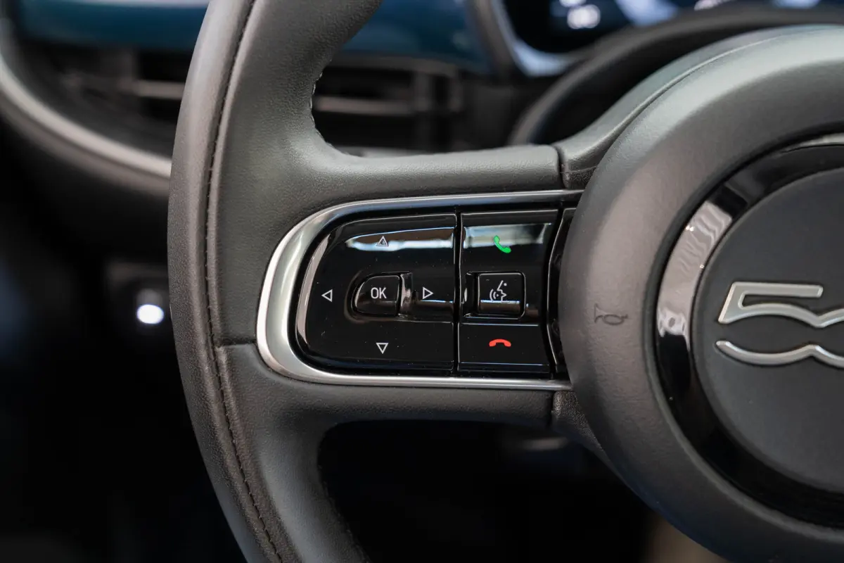 Icon 42 kWh | Camera | Stoelverwarming | Parkeersensoren | Apple Carplay & Android Auto | Climate Controle |