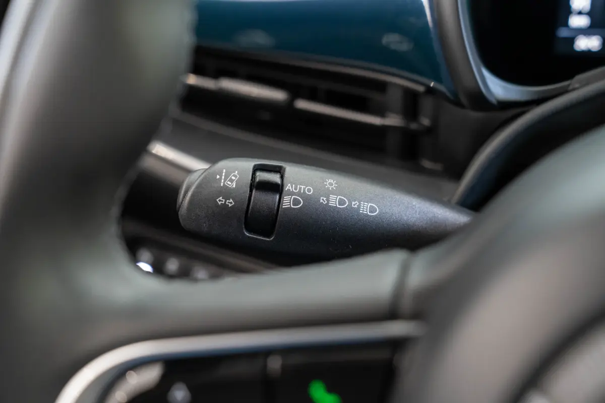 Icon 42 kWh | Camera | Stoelverwarming | Parkeersensoren | Apple Carplay & Android Auto | Climate Controle |