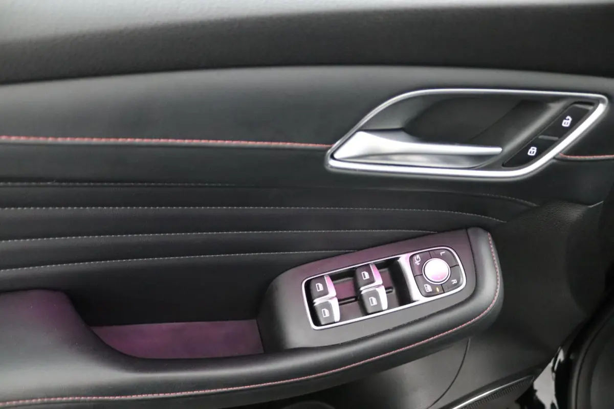 1.5 TGDI Luxury zwart, mooie wagen!
