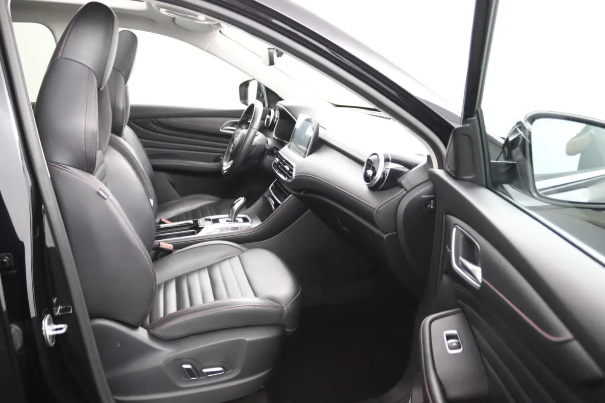 1.5 TGDI Luxury zwart, mooie wagen!