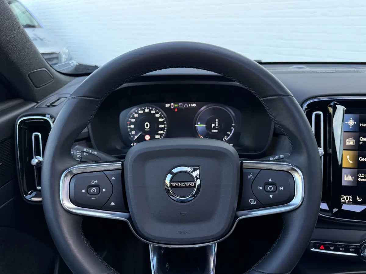 1.5 T4 Plug-in hybrid Ultimate Dark | Pano | Memory | H/K Audio | 19 inch