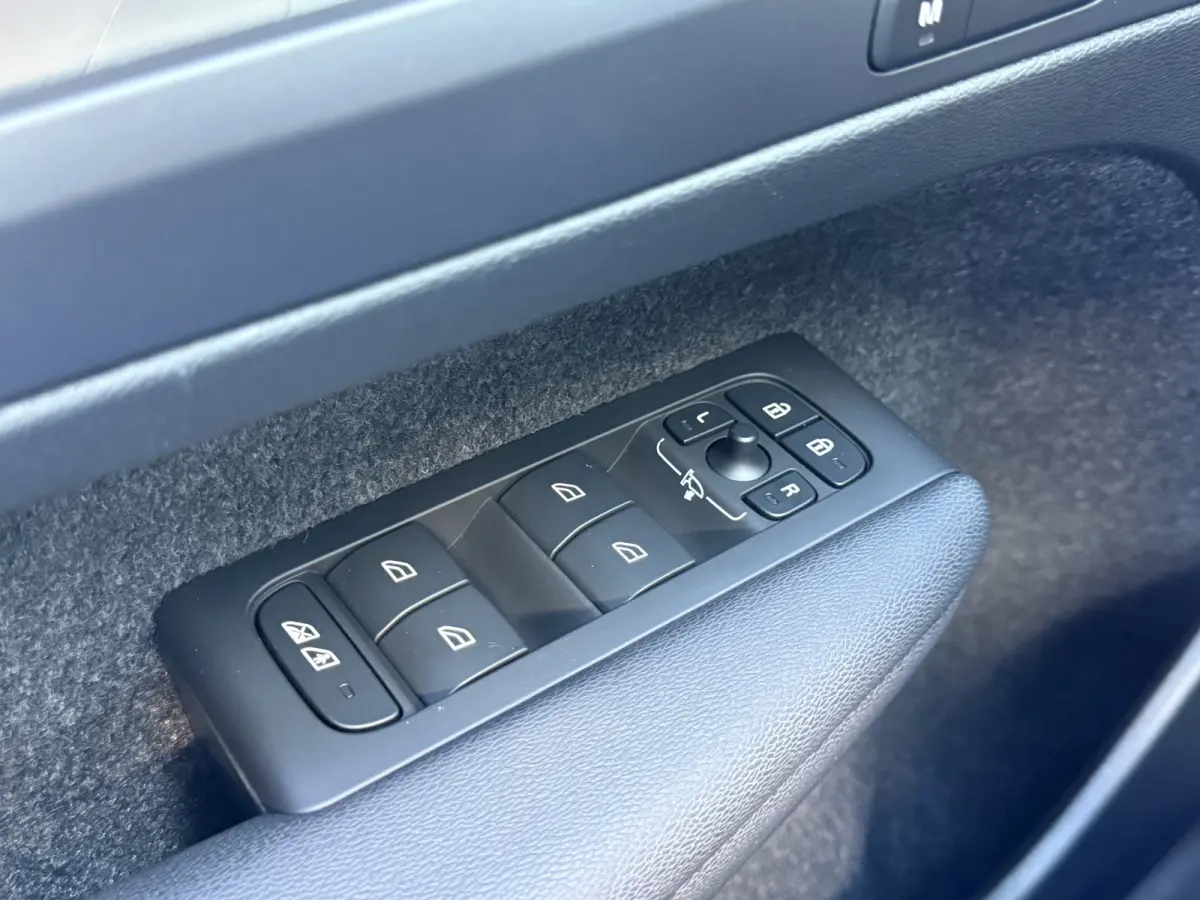 1.5 T4 Plug-in hybrid Ultimate Dark | Pano | Memory | H/K Audio | 19 inch