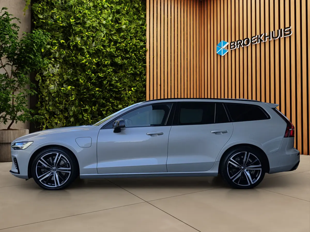 T6 Recharge AWD R-Design | Camera | Adaptive Cruise | Winter Pack | CarPlay | Harman/Kardon