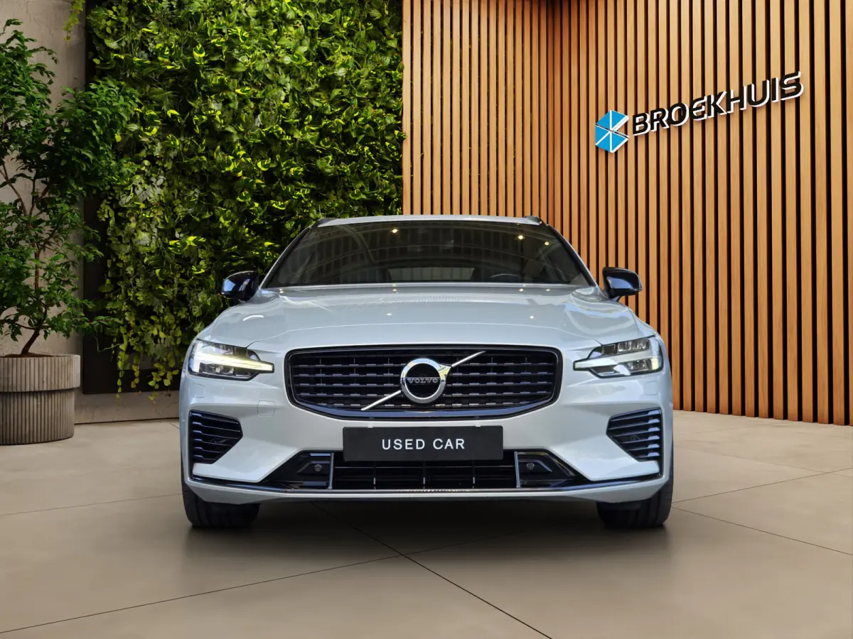 T6 Recharge AWD R-Design | Camera | Adaptive Cruise | Winter Pack | CarPlay | Harman/Kardon