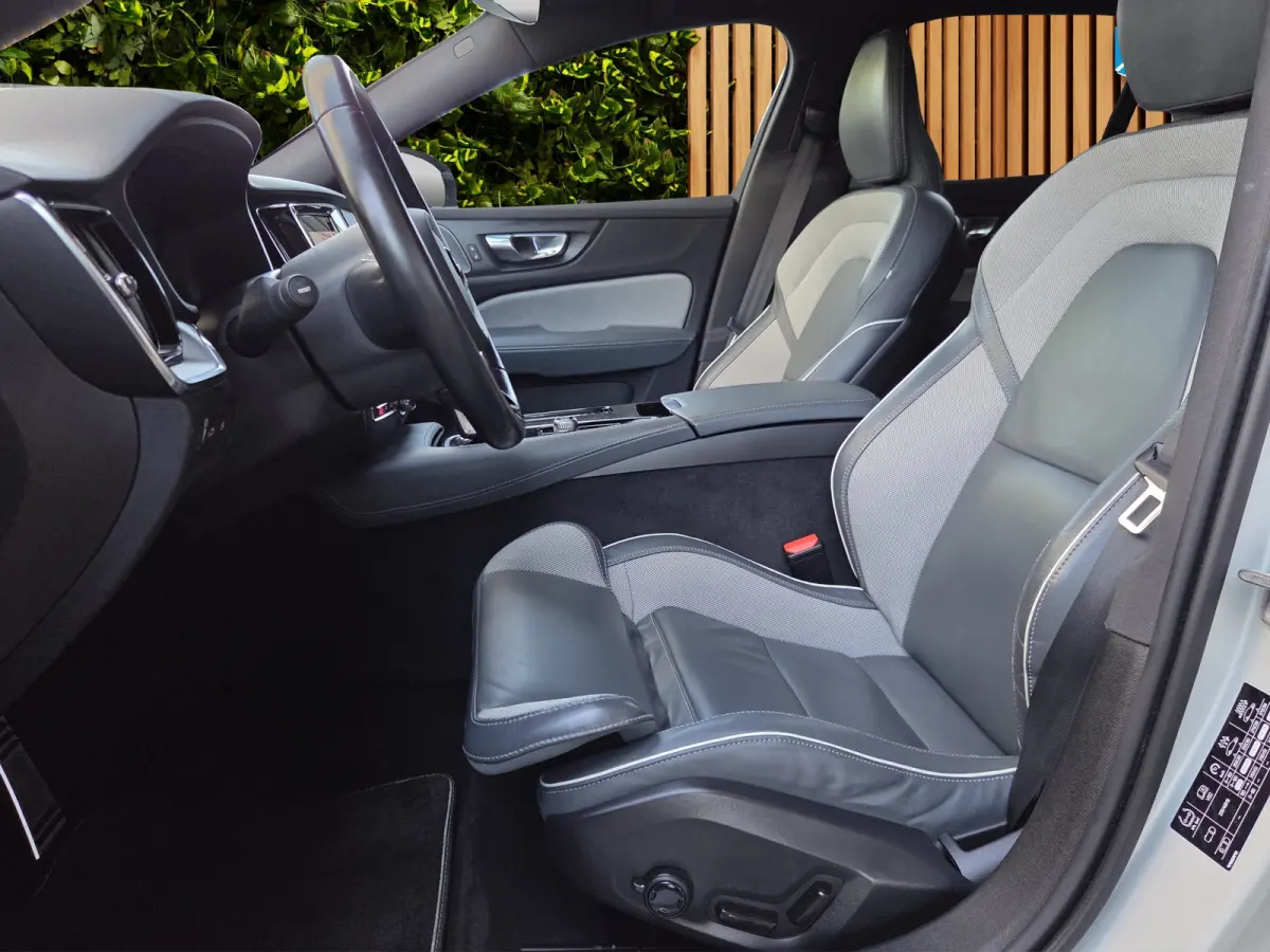 T6 Recharge AWD R-Design | Camera | Adaptive Cruise | Winter Pack | CarPlay | Harman/Kardon