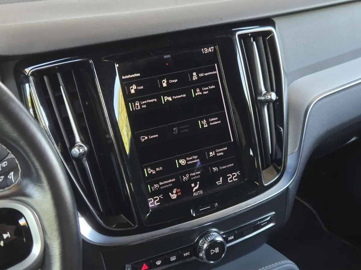 T6 Recharge AWD R-Design | Camera | Adaptive Cruise | Winter Pack | CarPlay | Harman/Kardon