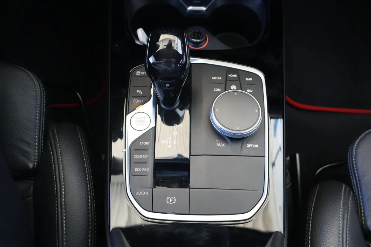 128ti High Executive Edition | M Sport | Panoramadak | Voorstoelen Verwarmd | Parking Pack