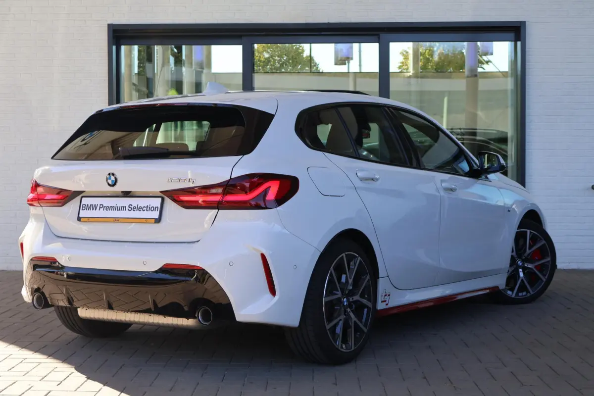 128ti High Executive Edition | M Sport | Panoramadak | Voorstoelen Verwarmd | Parking Pack
