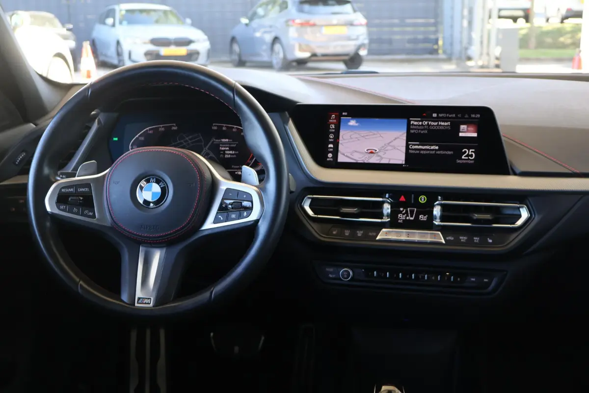 128ti High Executive Edition | M Sport | Panoramadak | Voorstoelen Verwarmd | Parking Pack