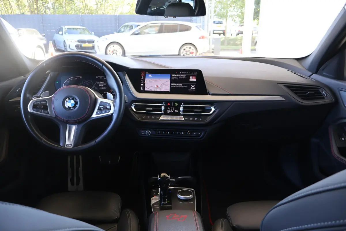 128ti High Executive Edition | M Sport | Panoramadak | Voorstoelen Verwarmd | Parking Pack