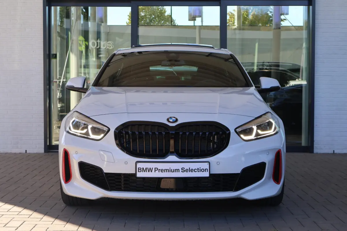 128ti High Executive Edition | M Sport | Panoramadak | Voorstoelen Verwarmd | Parking Pack