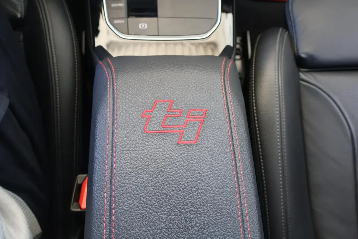 128ti High Executive Edition | M Sport | Panoramadak | Voorstoelen Verwarmd | Parking Pack
