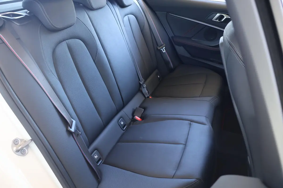 128ti High Executive Edition | M Sport | Panoramadak | Voorstoelen Verwarmd | Parking Pack
