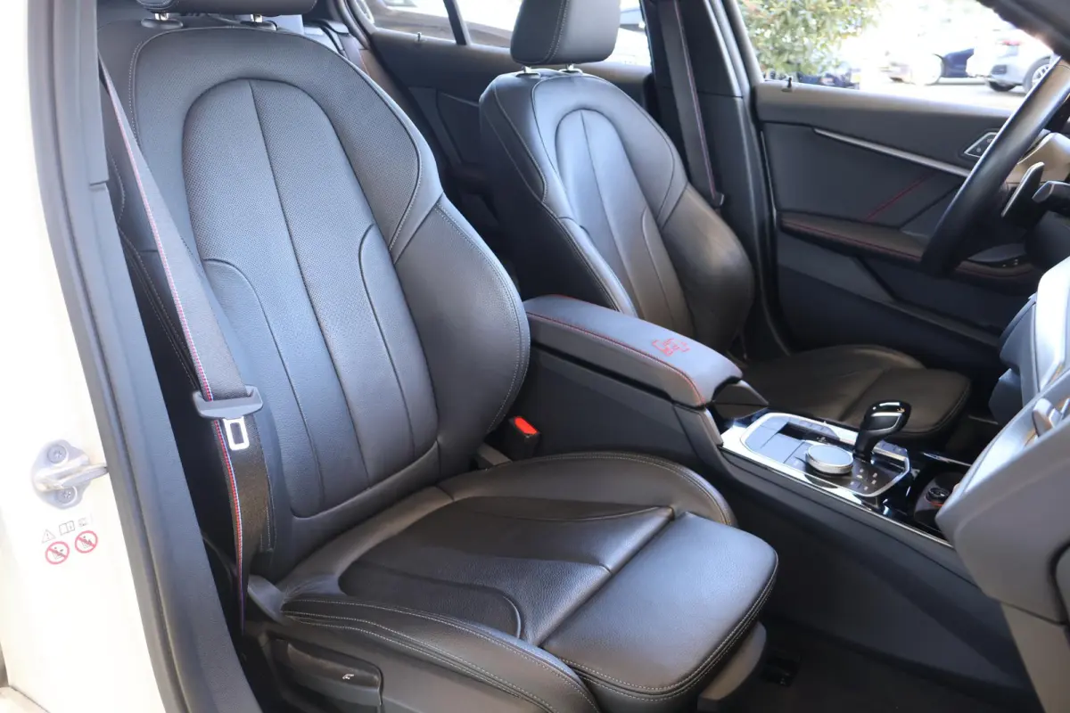 128ti High Executive Edition | M Sport | Panoramadak | Voorstoelen Verwarmd | Parking Pack