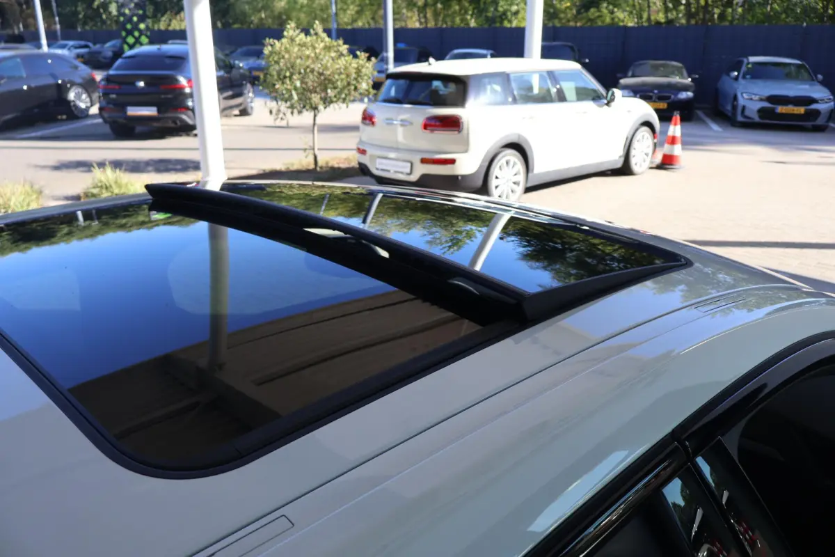 128ti High Executive Edition | M Sport | Panoramadak | Voorstoelen Verwarmd | Parking Pack