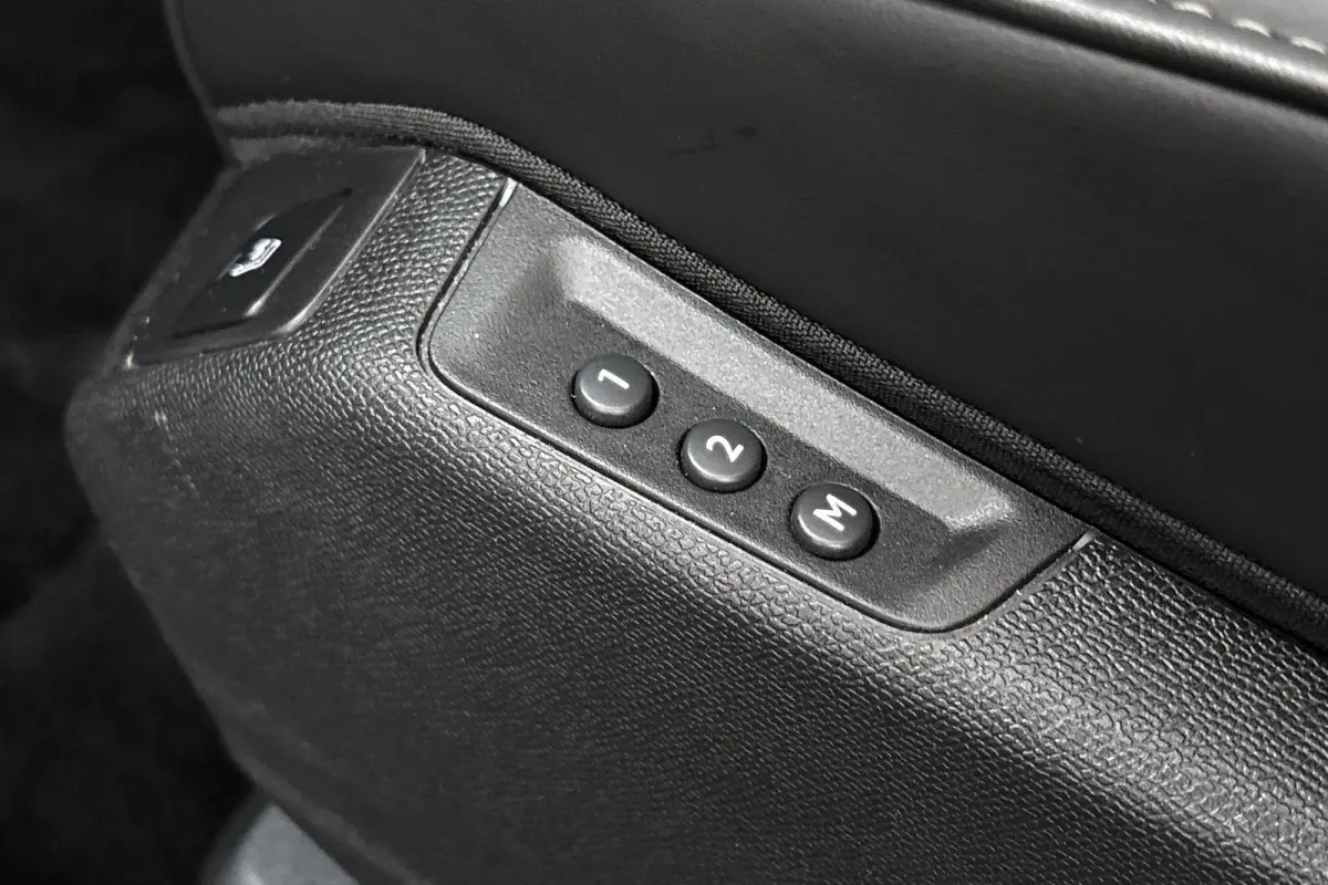 E-Tense 300 4x4 Etoile Pano Leder FOCAL Stoelverwarming&Ventilatie