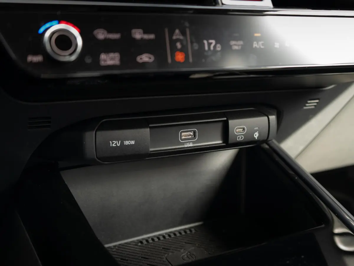 ExecutiveLine 64.8 kWh | Schuifkanteldak | Stoel en stuurverwarming | Stoel ventilatie |