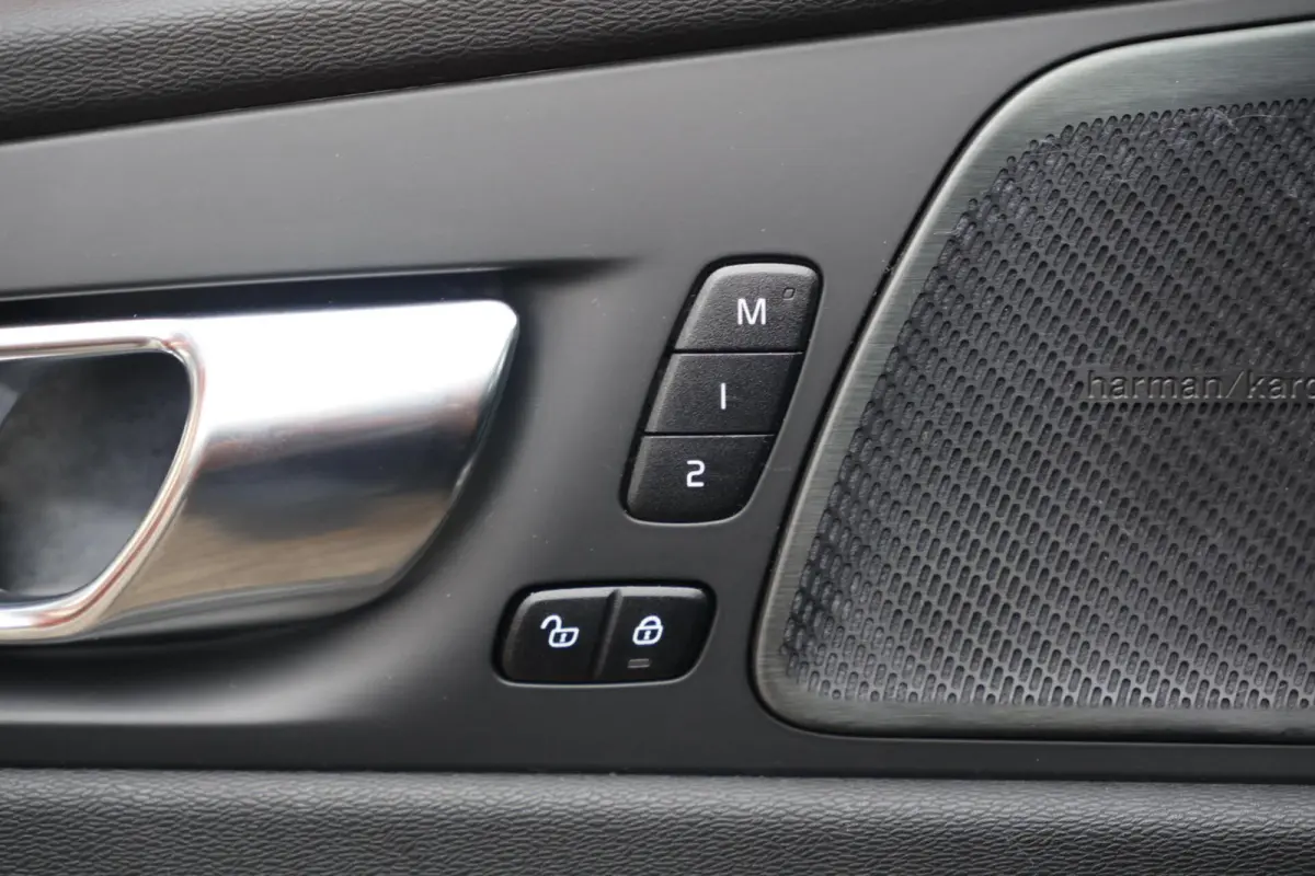 T8 Recharge AWD Ultimate Bright | Stoelverwarming | Trekhaak | Parkeercamera | Panoramadak | HUD | Pilot Assist | BLIS | Keyless