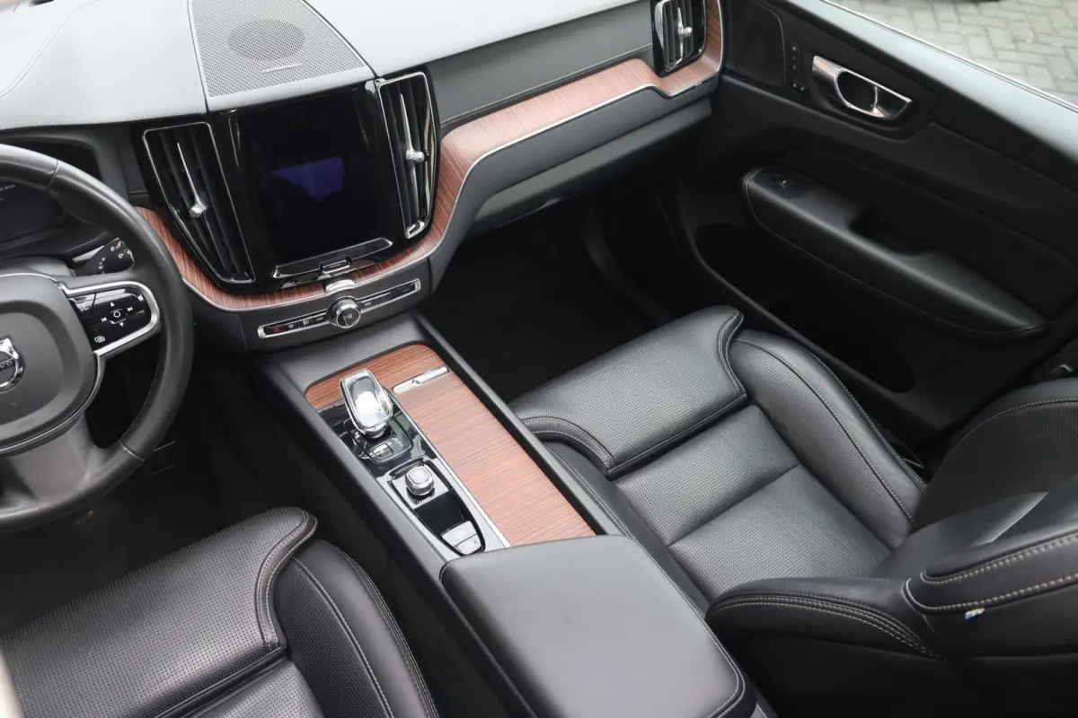 T8 Recharge AWD Ultimate Bright | Stoelverwarming | Trekhaak | Parkeercamera | Panoramadak | HUD | Pilot Assist | BLIS | Keyless