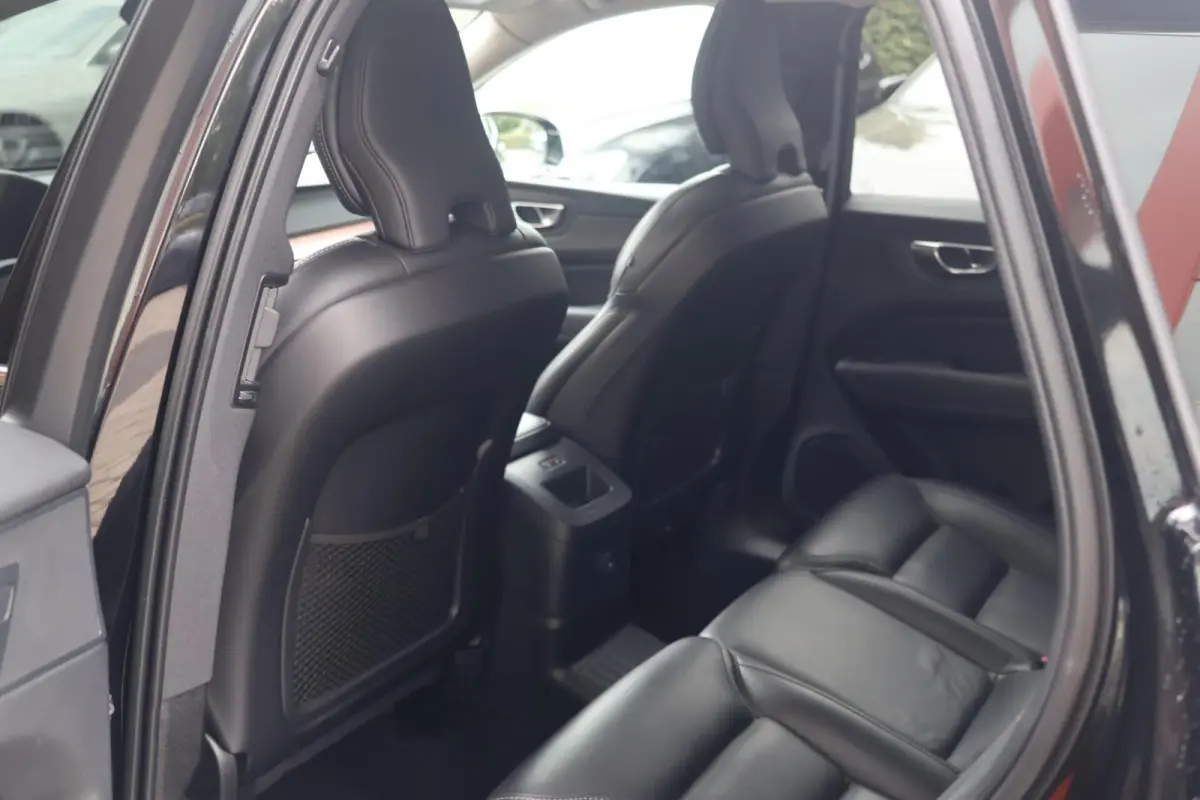 T8 Recharge AWD Ultimate Bright | Stoelverwarming | Trekhaak | Parkeercamera | Panoramadak | HUD | Pilot Assist | BLIS | Keyless