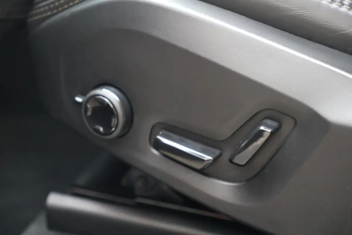 T8 Recharge AWD Ultimate Bright | Stoelverwarming | Trekhaak | Parkeercamera | Panoramadak | HUD | Pilot Assist | BLIS | Keyless