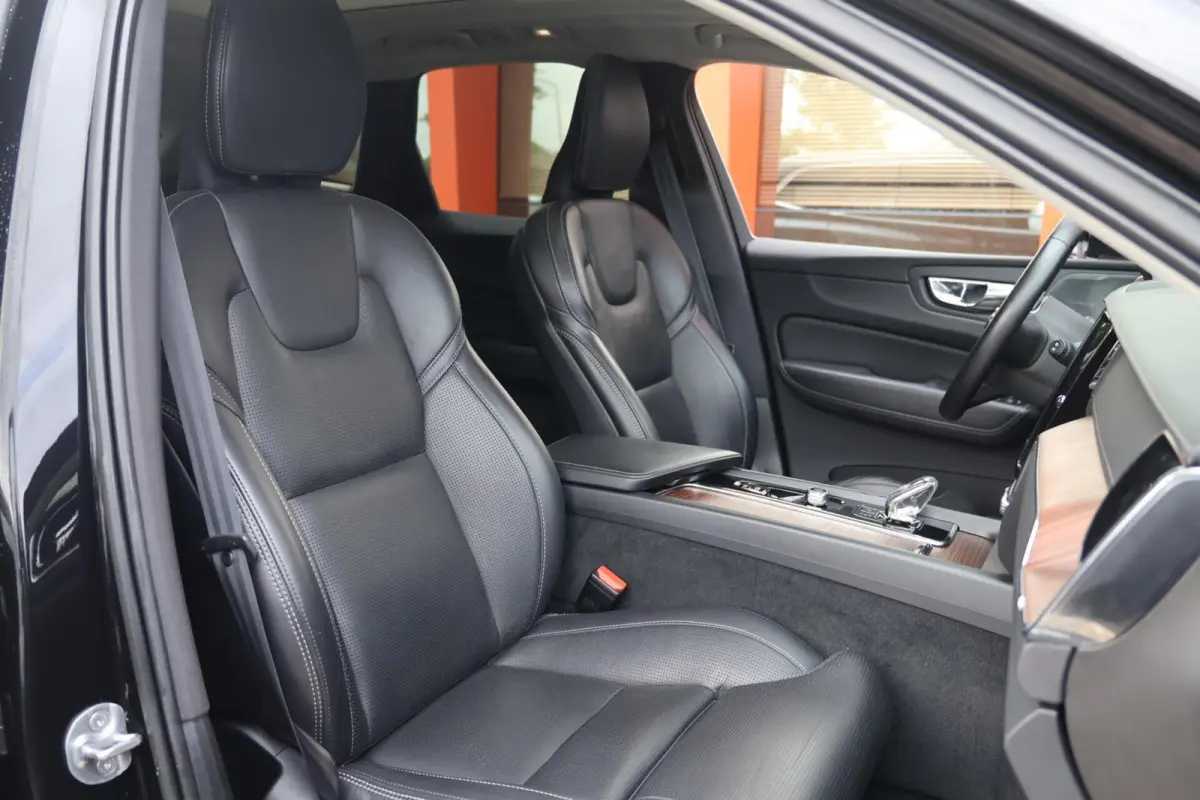 T8 Recharge AWD Ultimate Bright | Stoelverwarming | Trekhaak | Parkeercamera | Panoramadak | HUD | Pilot Assist | BLIS | Keyless