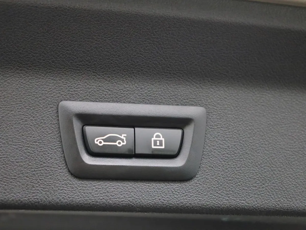 M Rijklaar prijs !! auto net grote beurt gehad | Apple/Android Play | Cruise | Head-Up | Keyless | Adaptive LED | Leder | Panorama Dak | PDC | Camera | Memory Seats | Dodehoek | Comfort Pakk