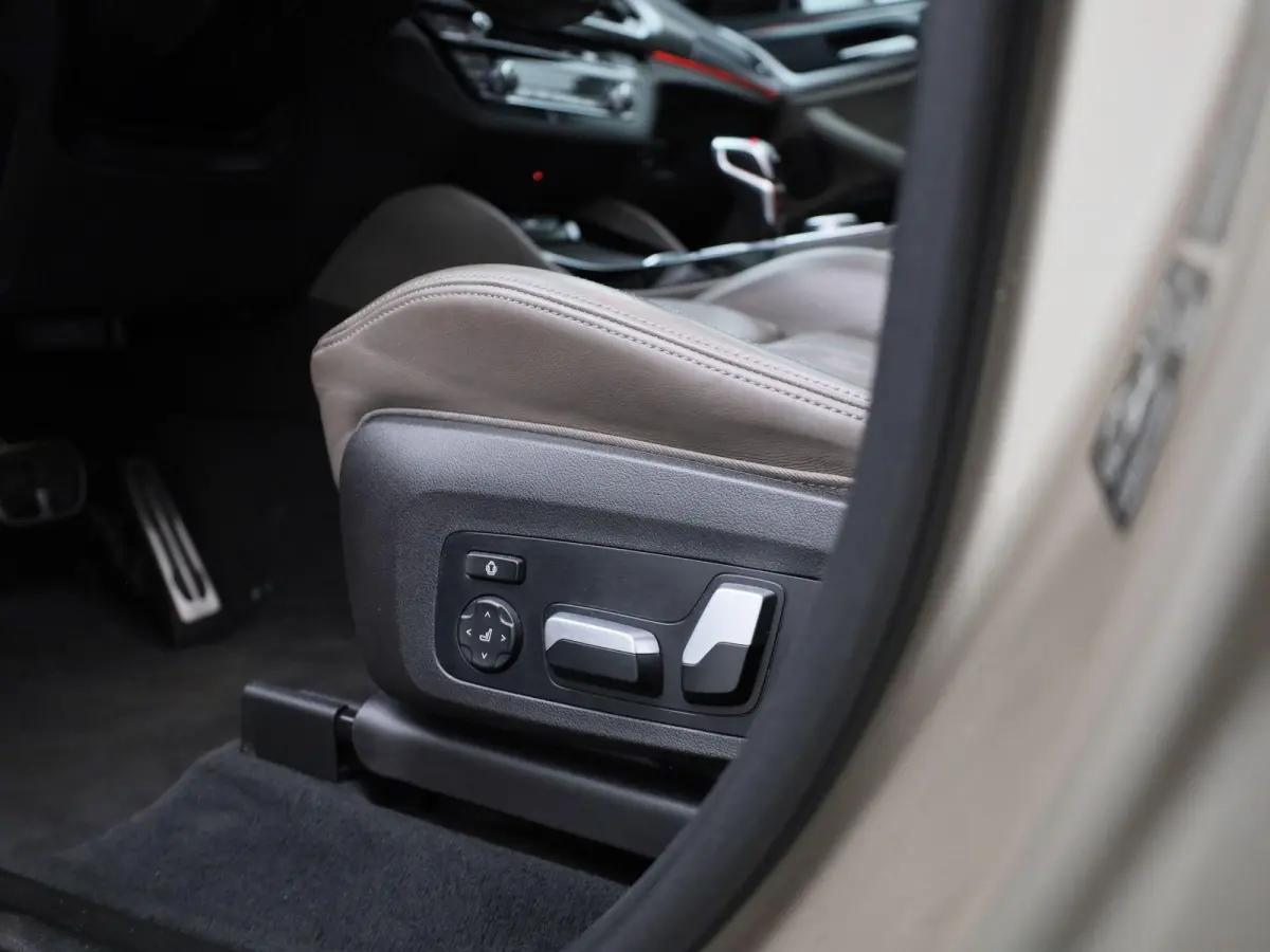 M Rijklaar prijs !! auto net grote beurt gehad | Apple/Android Play | Cruise | Head-Up | Keyless | Adaptive LED | Leder | Panorama Dak | PDC | Camera | Memory Seats | Dodehoek | Comfort Pakk