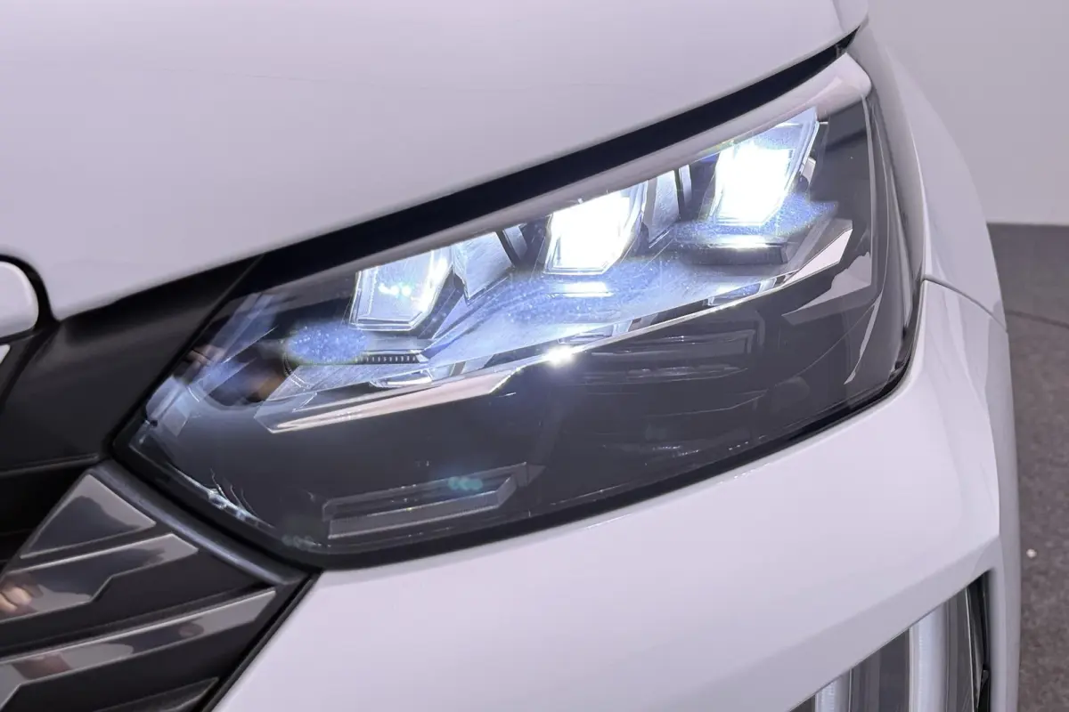 1.2 Hybrid 145 GT / 18" / Navigation pack /  2+6 Jaar Garantie