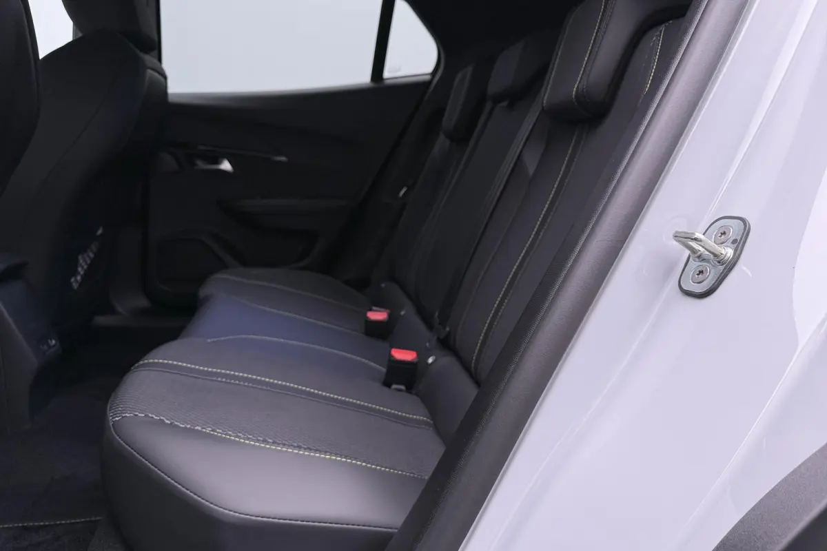 1.2 Hybrid 145 GT / 18" / Navigation pack /  2+6 Jaar Garantie