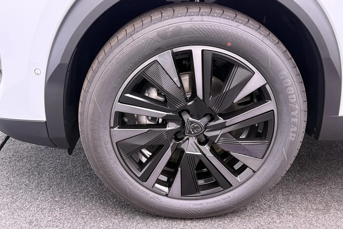 1.2 Hybrid 145 GT / 18" / Navigation pack /  2+6 Jaar Garantie