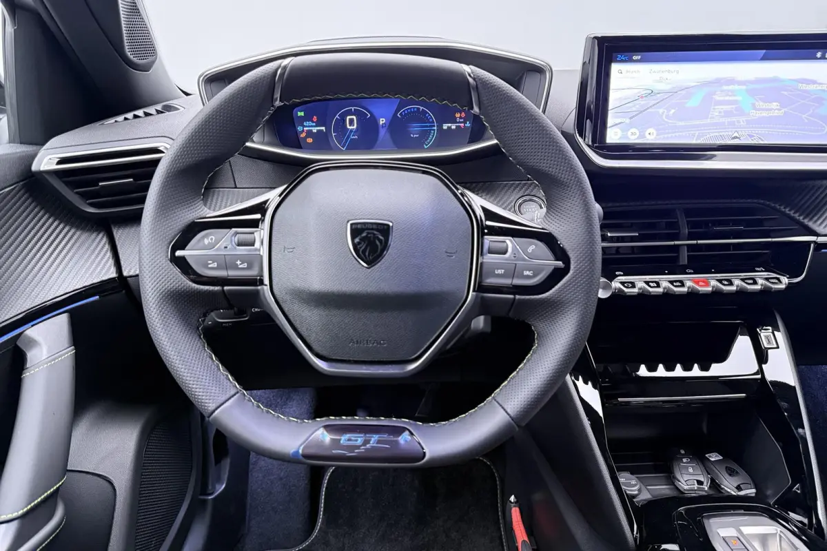 1.2 Hybrid 145 GT / 18" / Navigation pack /  2+6 Jaar Garantie