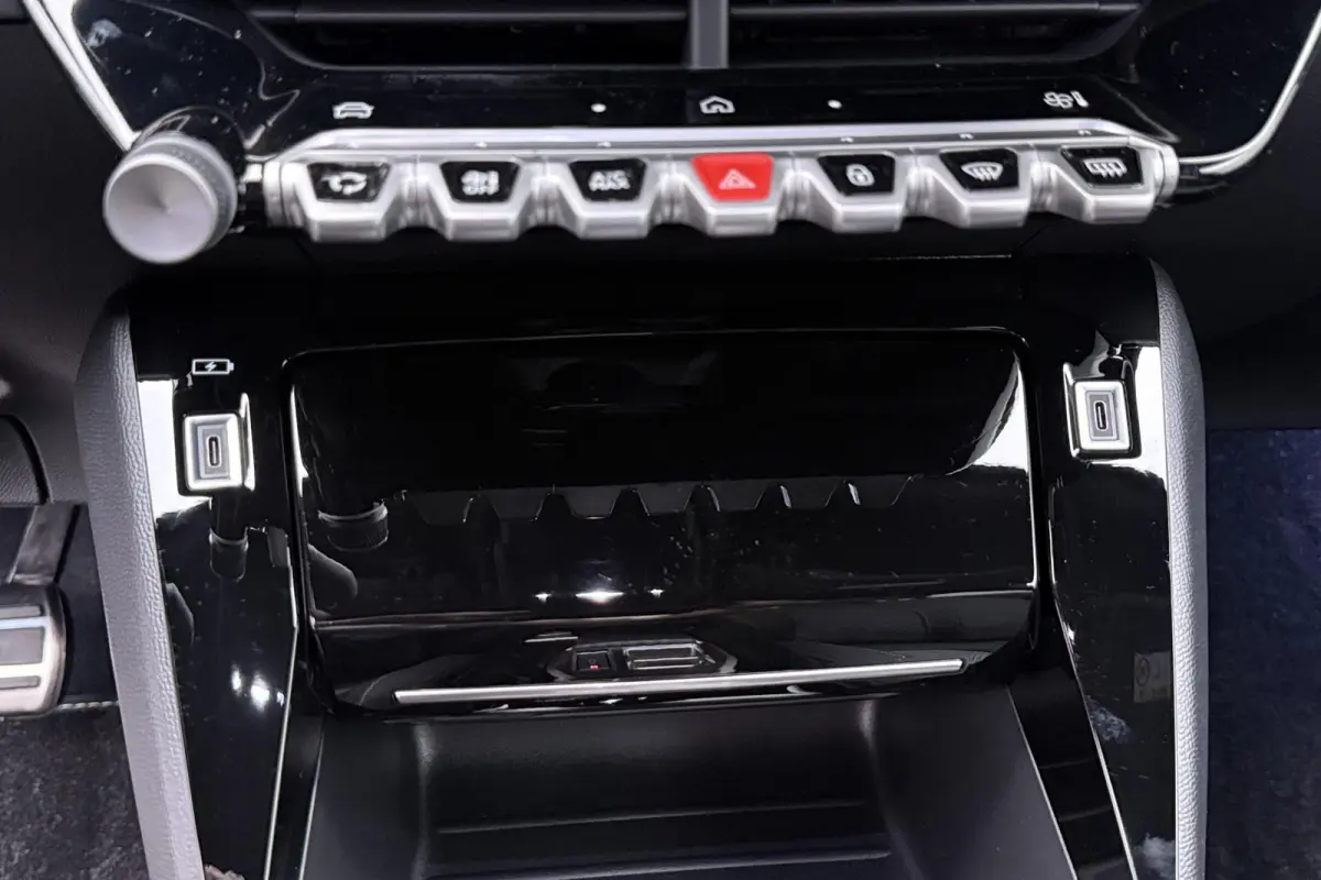 1.2 Hybrid 145 GT / 18" / Navigation pack /  2+6 Jaar Garantie