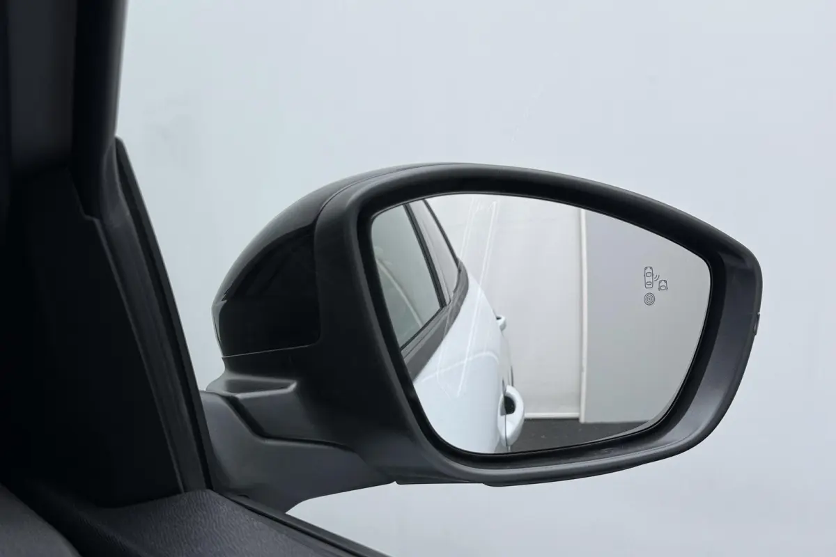 1.2 Hybrid 145 GT / 18" / Navigation pack /  2+6 Jaar Garantie