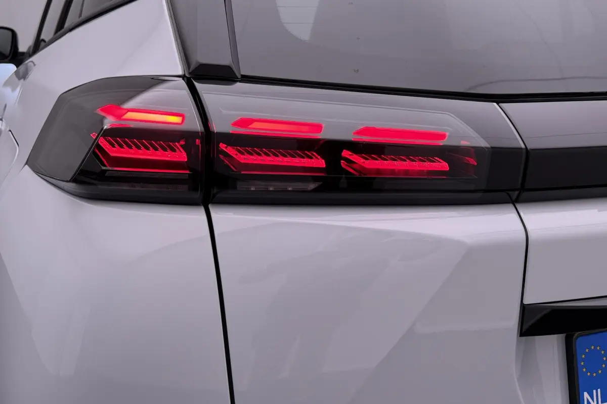 1.2 Hybrid 145 GT / 18" / Navigation pack /  2+6 Jaar Garantie