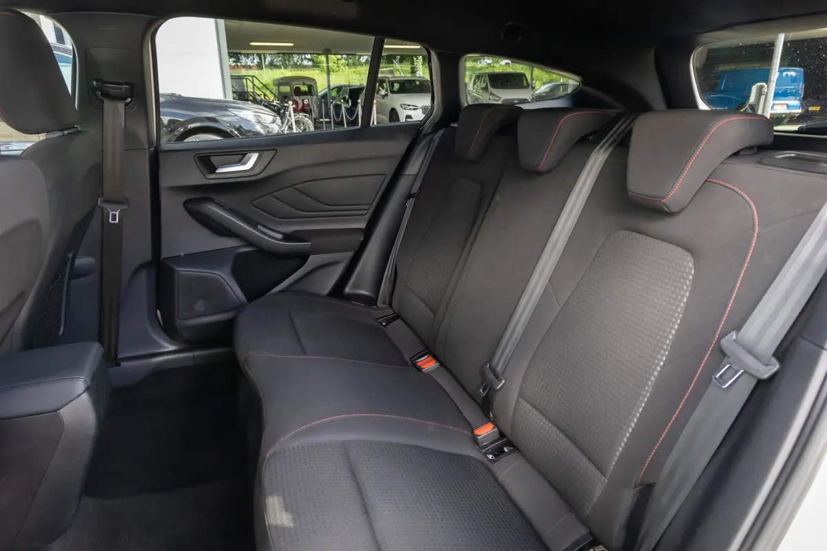 1.0 EcoBoost Hybrid ST-Line | Stoel/stuur/voorruit verwarming | Apple Carplay/Android Auto | Cruise control | Full-LED | Navigatiesysteem full map | Apple Carplay/Android Auto|telefoonintegr