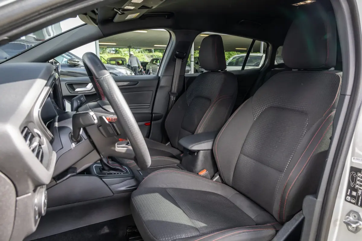 1.0 EcoBoost Hybrid ST-Line | Stoel/stuur/voorruit verwarming | Apple Carplay/Android Auto | Cruise control | Full-LED | Navigatiesysteem full map | Apple Carplay/Android Auto|telefoonintegr