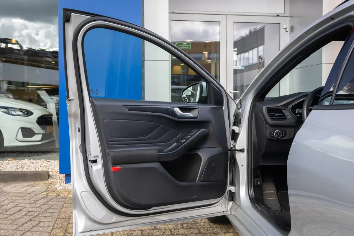 1.0 EcoBoost Hybrid ST-Line | Stoel/stuur/voorruit verwarming | Apple Carplay/Android Auto | Cruise control | Full-LED | Navigatiesysteem full map | Apple Carplay/Android Auto|telefoonintegr