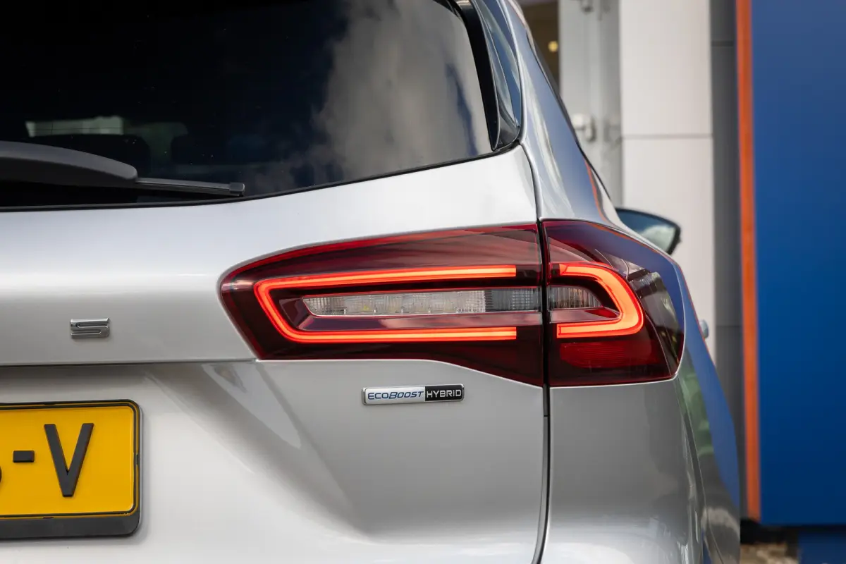 1.0 EcoBoost Hybrid ST-Line | Stoel/stuur/voorruit verwarming | Apple Carplay/Android Auto | Cruise control | Full-LED | Navigatiesysteem full map | Apple Carplay/Android Auto|telefoonintegr