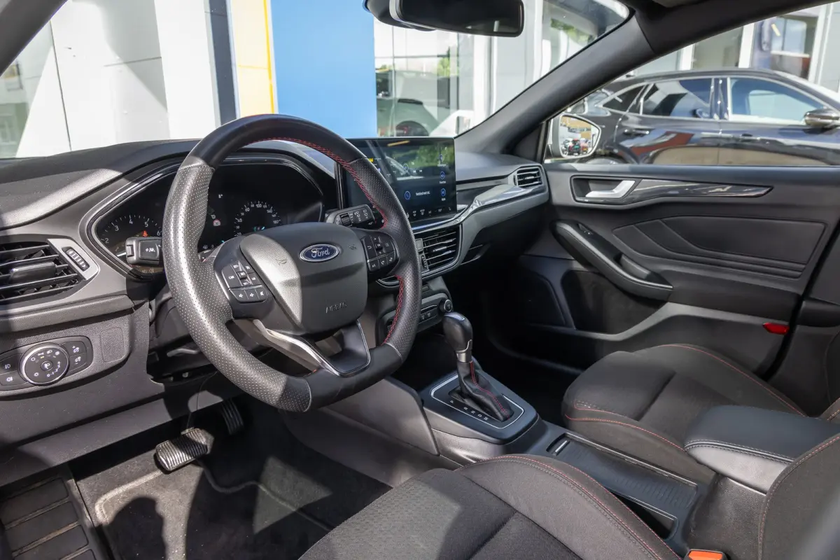 1.0 EcoBoost Hybrid ST-Line | Stoel/stuur/voorruit verwarming | Apple Carplay/Android Auto | Cruise control | Full-LED | Navigatiesysteem full map | Apple Carplay/Android Auto|telefoonintegr