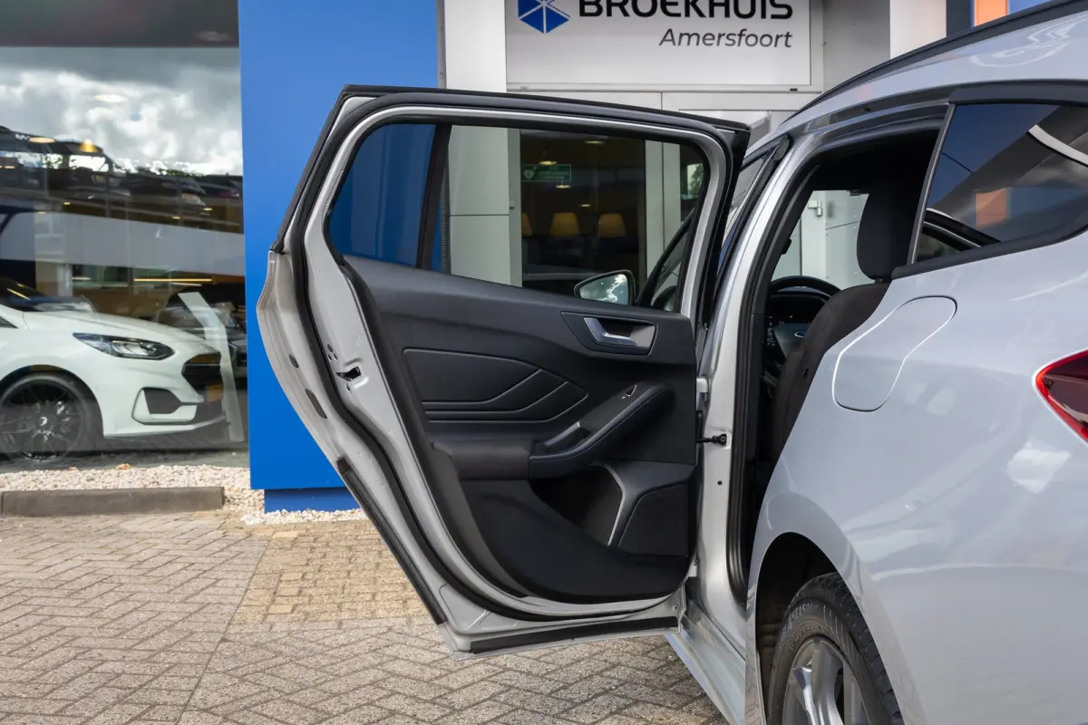 1.0 EcoBoost Hybrid ST-Line | Stoel/stuur/voorruit verwarming | Apple Carplay/Android Auto | Cruise control | Full-LED | Navigatiesysteem full map | Apple Carplay/Android Auto|telefoonintegr