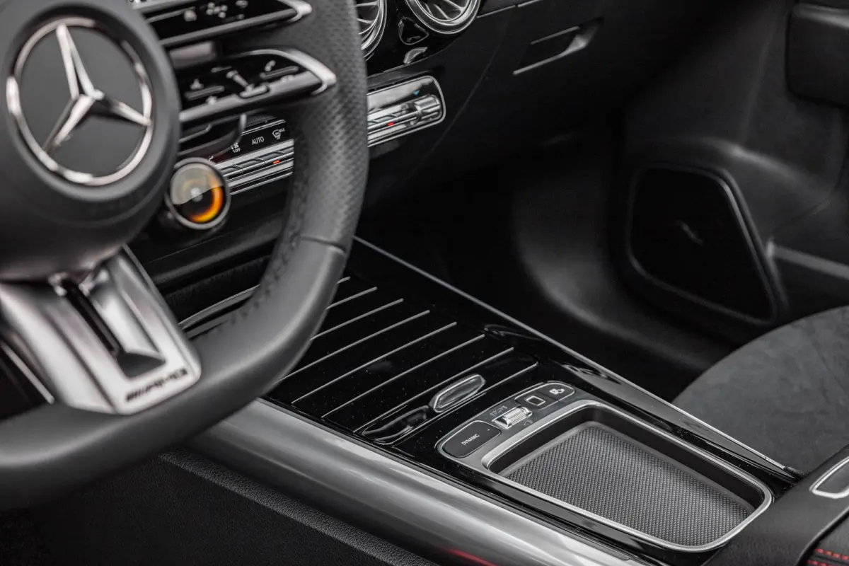 AMG 35 306pk 4MATIC | Panoramadak | 360 camera | Trekhaak | AMG Styling | Achteruitrijcamera | Sportstoelen | Voorstoelen Verwarmd | 21'' Velgen