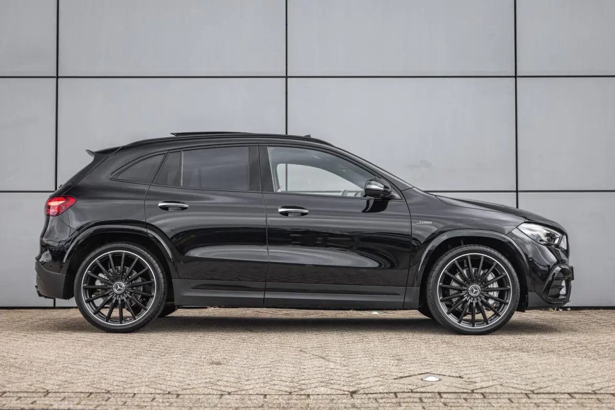 AMG 35 306pk 4MATIC | Panoramadak | 360 camera | Trekhaak | AMG Styling | Achteruitrijcamera | Sportstoelen | Voorstoelen Verwarmd | 21'' Velgen