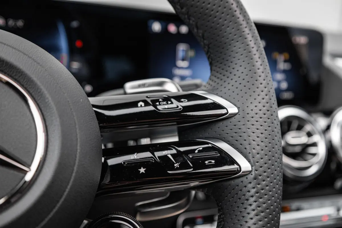 AMG 35 306pk 4MATIC | Panoramadak | 360 camera | Trekhaak | AMG Styling | Achteruitrijcamera | Sportstoelen | Voorstoelen Verwarmd | 21'' Velgen