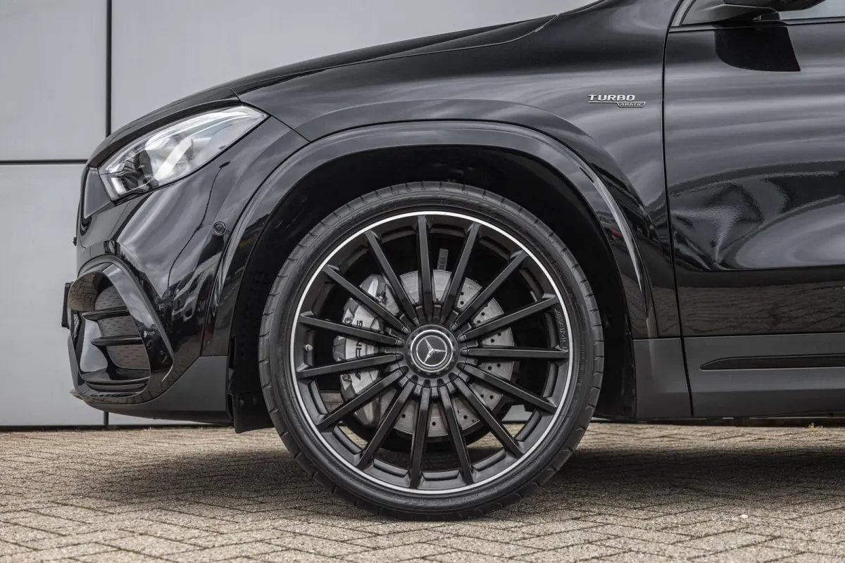 AMG 35 306pk 4MATIC | Panoramadak | 360 camera | Trekhaak | AMG Styling | Achteruitrijcamera | Sportstoelen | Voorstoelen Verwarmd | 21'' Velgen