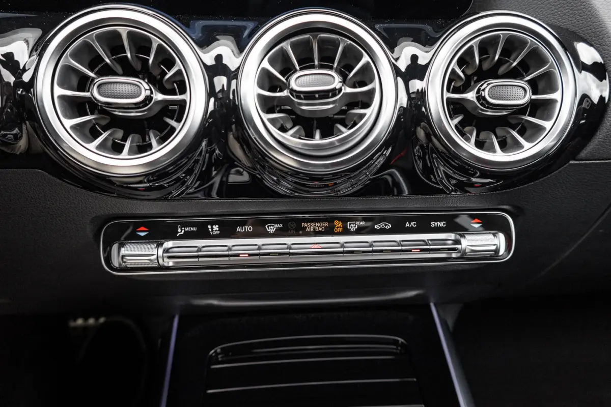 AMG 35 306pk 4MATIC | Panoramadak | 360 camera | Trekhaak | AMG Styling | Achteruitrijcamera | Sportstoelen | Voorstoelen Verwarmd | 21'' Velgen