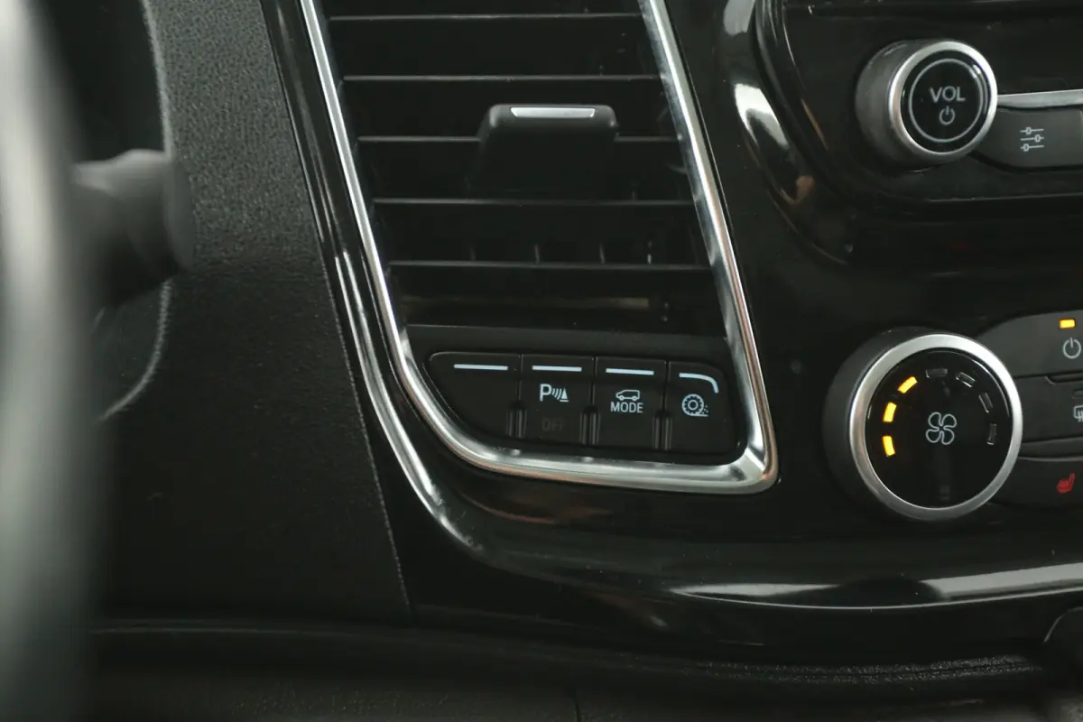 2.0 TDCI L2H1 185PK Sport | Automaat | Airco | Cruise | Carplay | Camera | 3 Zits | Trekhaak | 2xSchuifdeur