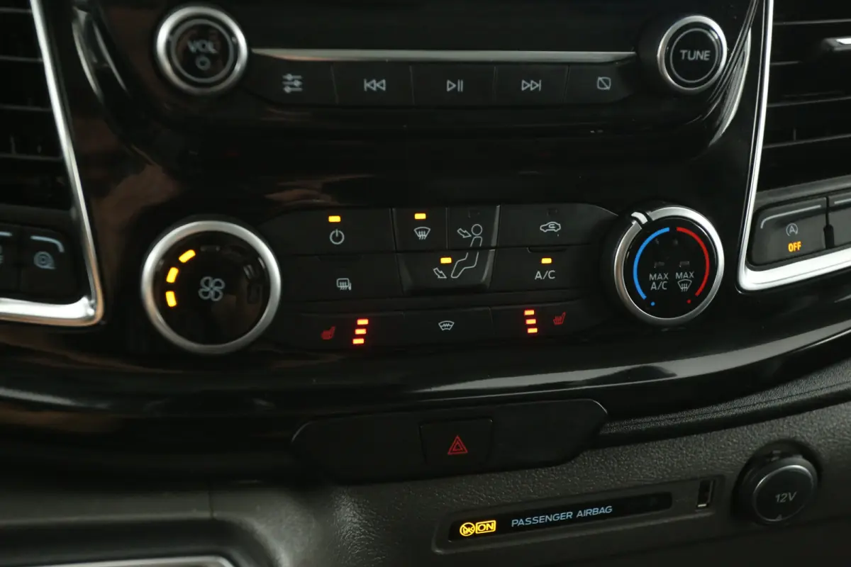 2.0 TDCI L2H1 185PK Sport | Automaat | Airco | Cruise | Carplay | Camera | 3 Zits | Trekhaak | 2xSchuifdeur