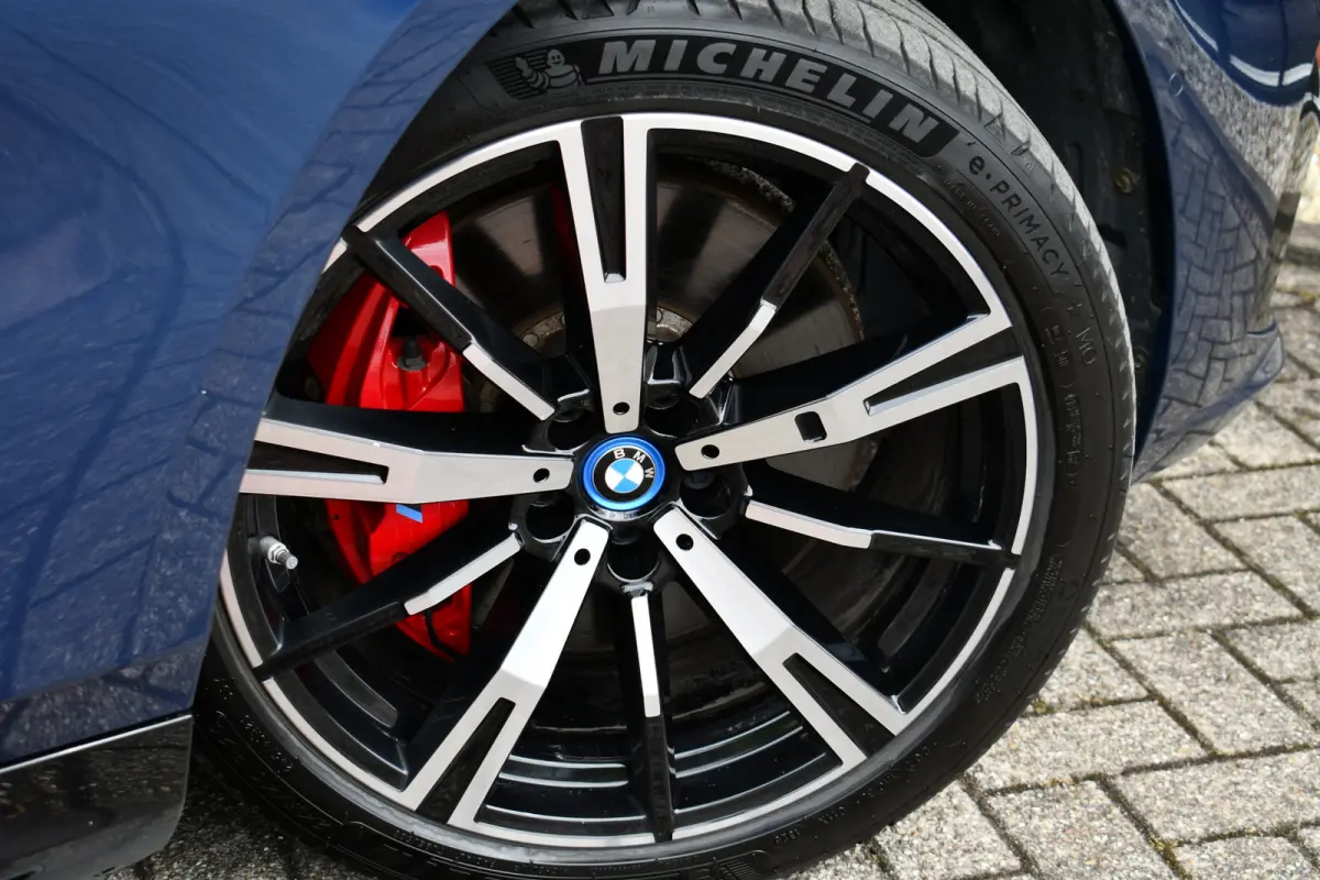 550e xDrive M-Sport Pro B&W Trekh Prof-onderstel 20inch