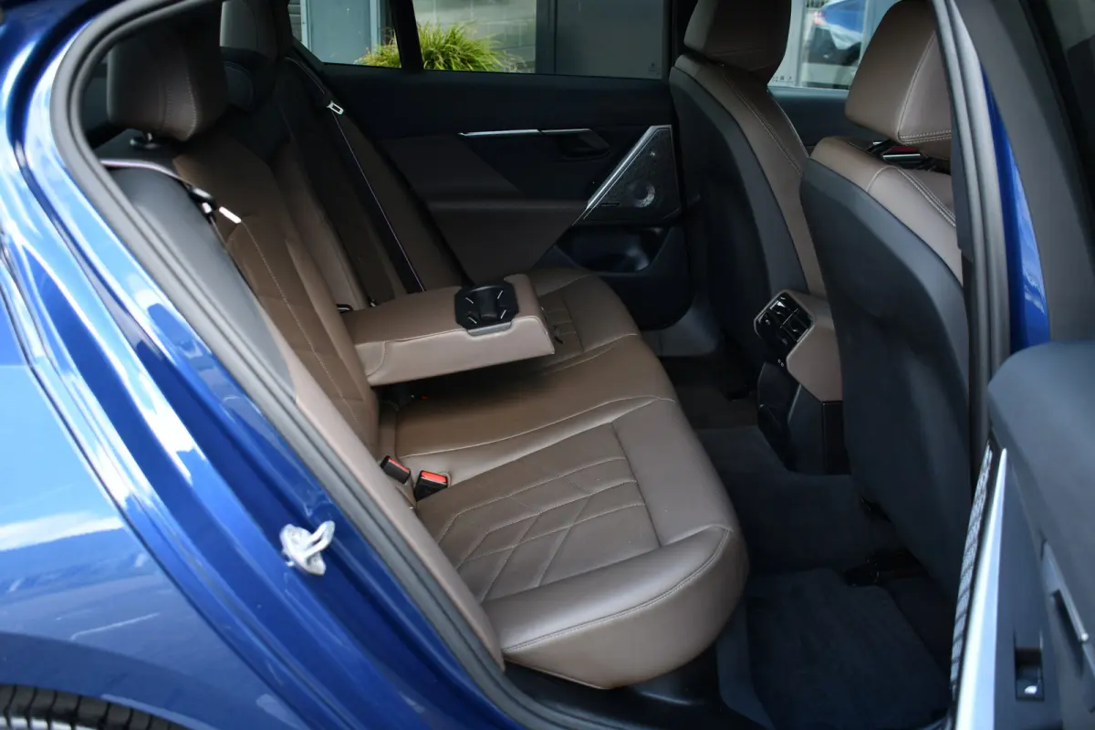 550e xDrive M-Sport Pro B&W Trekh Prof-onderstel 20inch